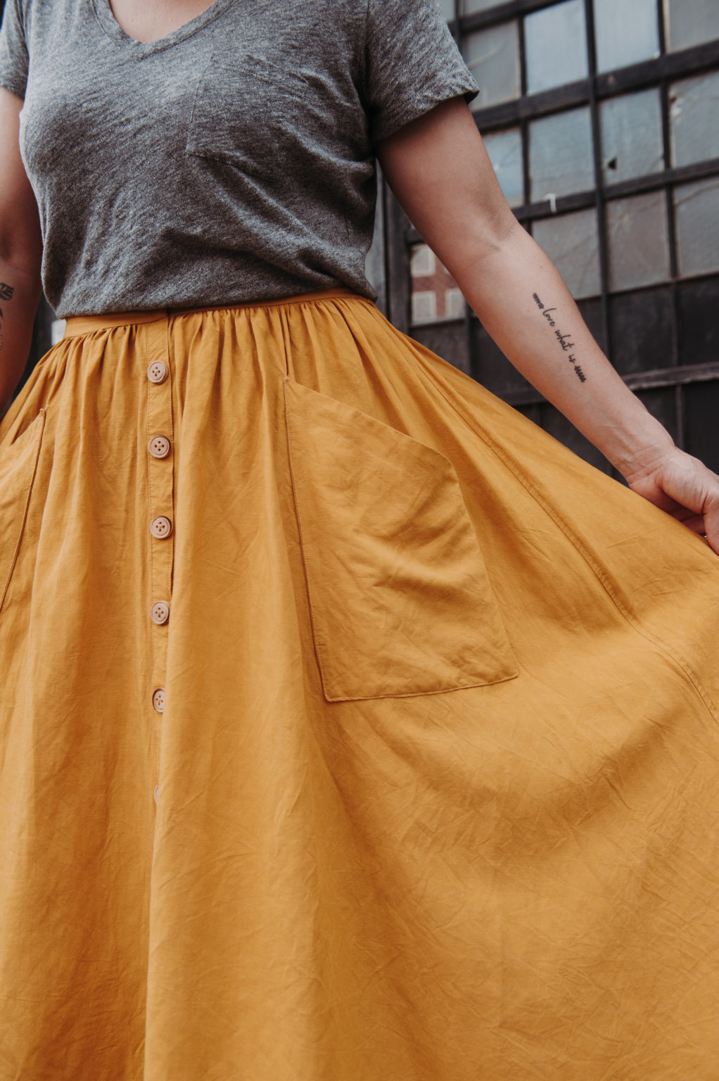 close up of the button back and waist of a yellow Estuary skirt